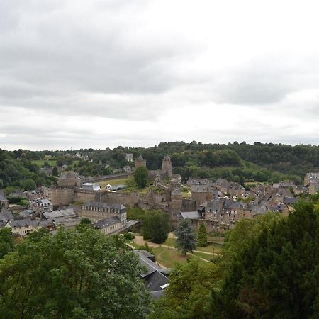 Mercier De Montigny - Les Chambres Du Beffroi - Spa Et Massage Fougeres Luaran gambar