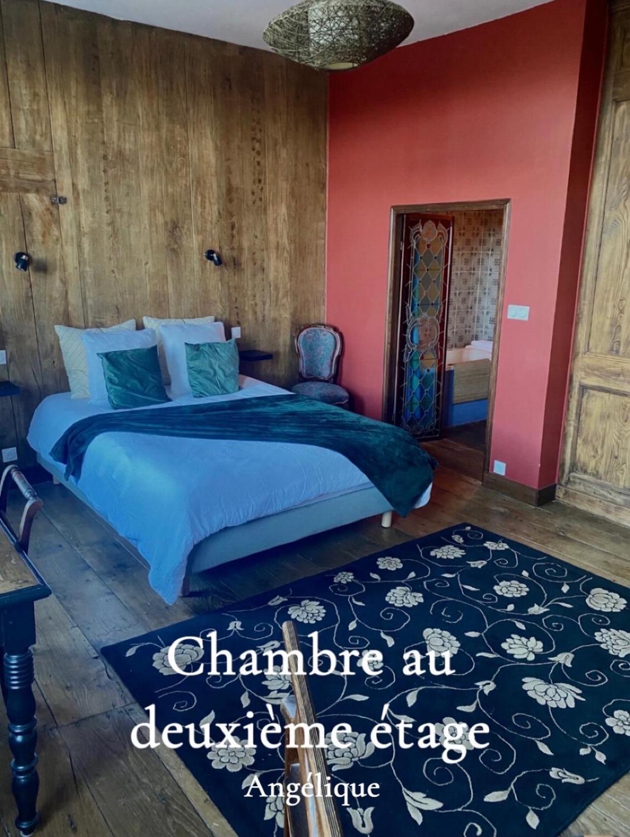 Mercier De Montigny - Les Chambres Du Beffroi - Spa Et Massage Fougeres Luaran gambar